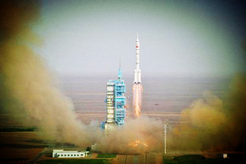 2012年06月16日：神舟九号飞船发射