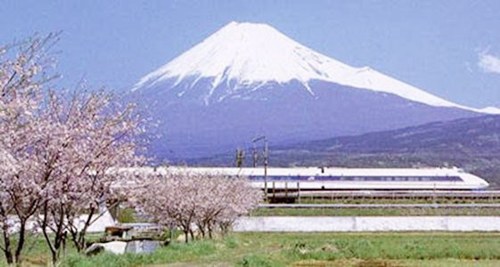 1964年10月01日：日本新干线通车运营