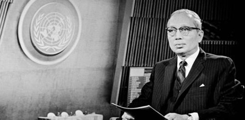 1974年11月25日：吴丹逝世