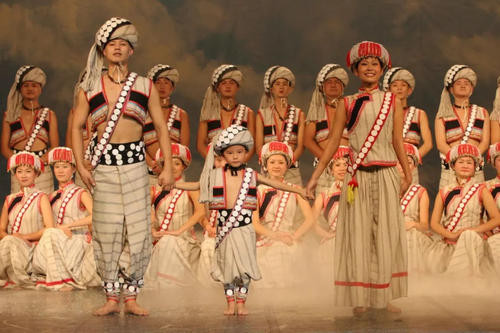 傈僳族的舞蹈叫什么名字