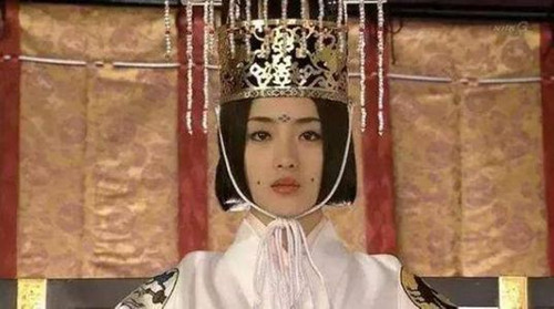 日本古代的第一位女天皇