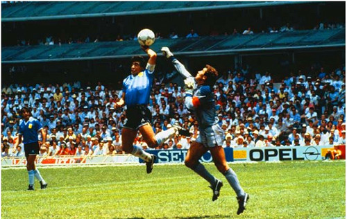 1986年6月22日：足球上帝之手事件