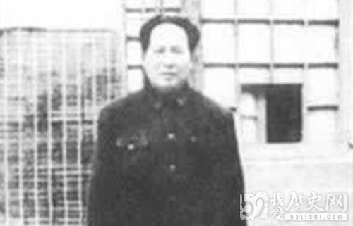 毛泽东发表《对日寇的最后一战》讲演