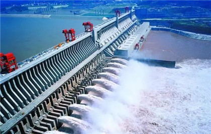 2002年11月6日：三峡大坝导流明渠合龙