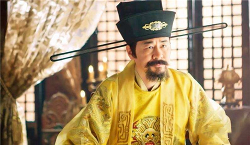 古代皇帝是何时将黄袍作为专用服装