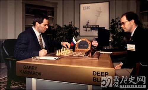 象棋冠军卡斯帕罗夫与“深蓝”的较量
