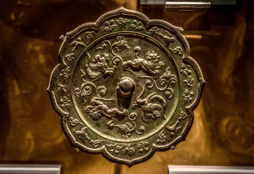 铜镜起源于何时